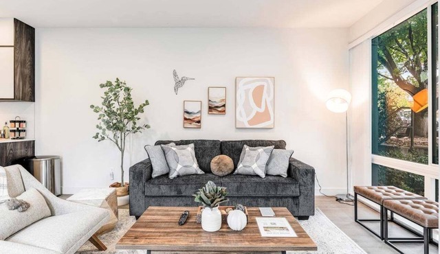 Perch - View on Franklin: Cozy 3 BR | Lake & Needle View | Fireworks in Seattle