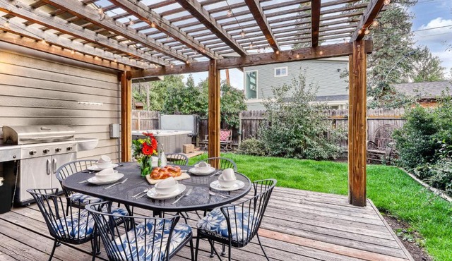 Perfectly Placed Plum Cottage in Bend