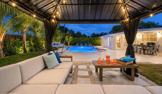 Piña Colada | 4BR Family Pool Home Sleeps 12 Heated Pool Ping Pong Near Beach in Oakland Park