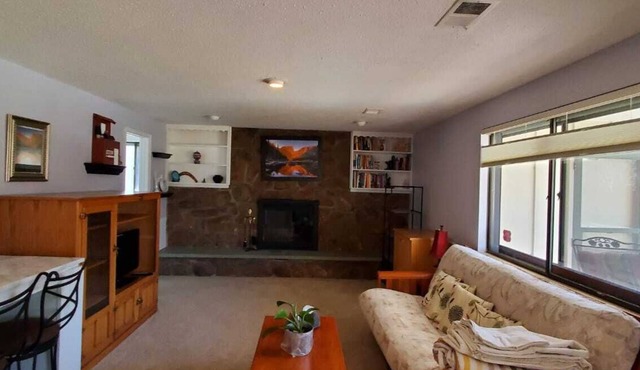 Private Cozy Studio with kitchenette - Garden level in Greenwood Village