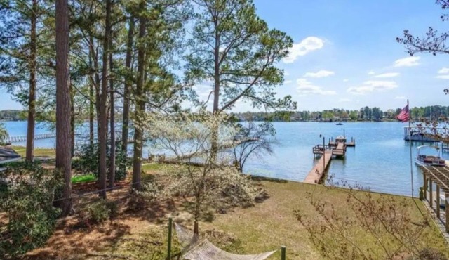 Private Dock & LAKE access! Hottub! Play area! in Chapin