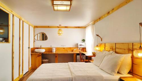 Private little Zen guestroom free parking in Lower Sackville
