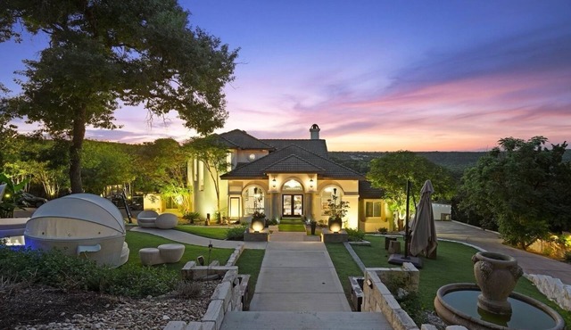 Private Serene Elegance w/Pool and Stunning View in Austin
