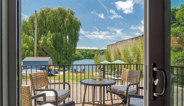 Private Summer Waterfront Escape- Swimming, Fishing, SUPs, Hot Tub & Sauna in Saugerties
