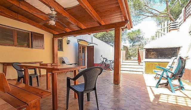 Reach from this practical apartment, after only a few meters, the sandy beach of Platamona. in Sorso