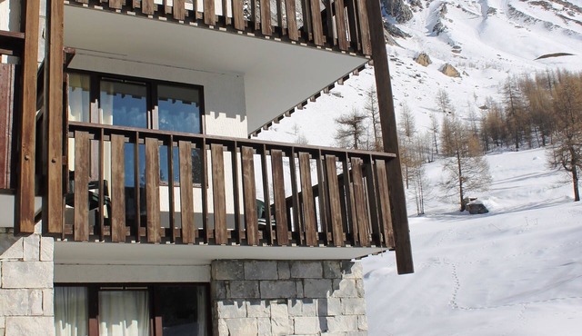 Recently refurbished s/c 2 bedroom flat to sleep up to 7 - Private WiFi included in Val-d'Isère