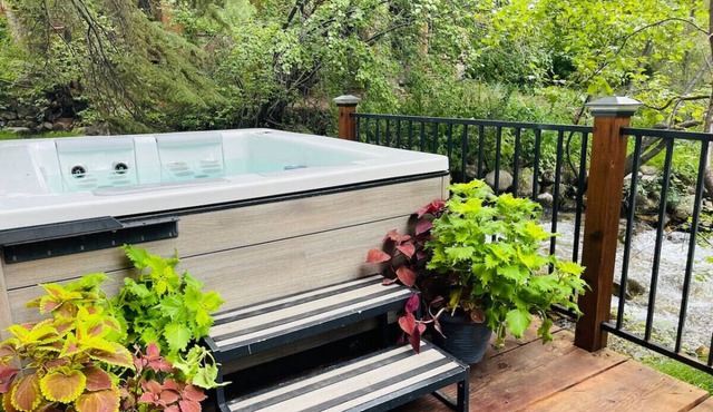 Refined creekside retreat Walk to ski lift Steps to dining Hot tub On Sundance Resort in Sundance