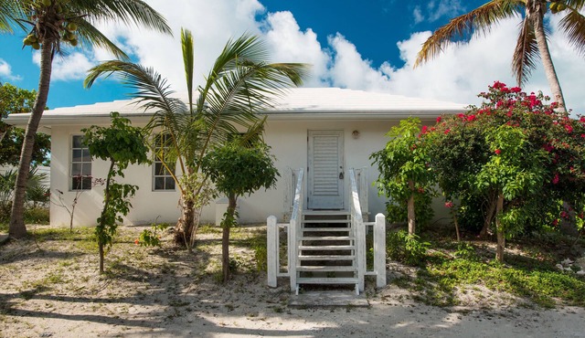 Romantic Getway Steps from the Beach in Providenciales