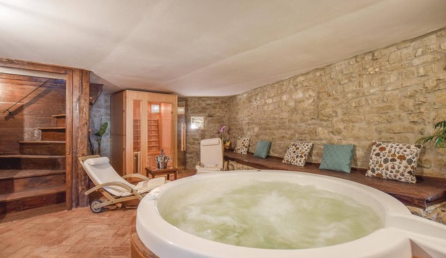 Romantic home in Comano (MS) with sauna in Comano (MS)