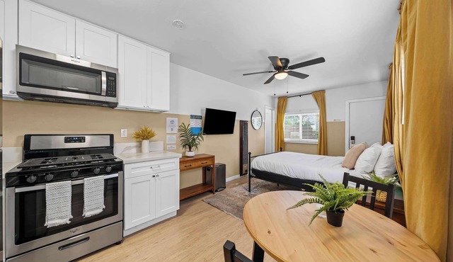 SD Getaway - Boho Studio, Spacious Yard w/BBQ in San Diego