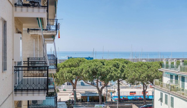 Sea & Center - Chiavari Apartment with Sea View, Near Center and Station, Fast Wi-Fi in Chiavari