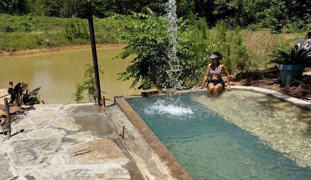 Secluded Lake Palestine Cabin with private Hot Tub and Fire Pit in Flint