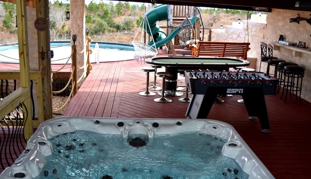 Serene Escape Villa: Pool, Hot Tubs, Games, Sauna, & Steam Room & much more fun! in Bastrop