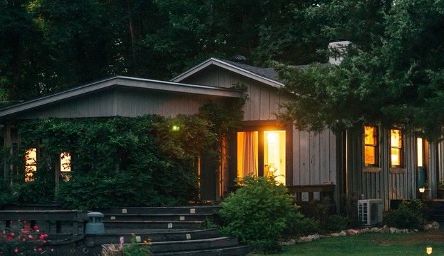 Shepherds Retreat - 2 miles to I-65 in Montevallo