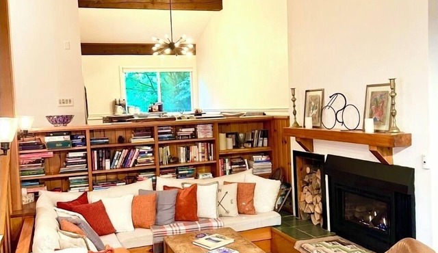 Ski-in Ski-out, Chic, Cozy & Fun, Great Location Stowe! in Stowe