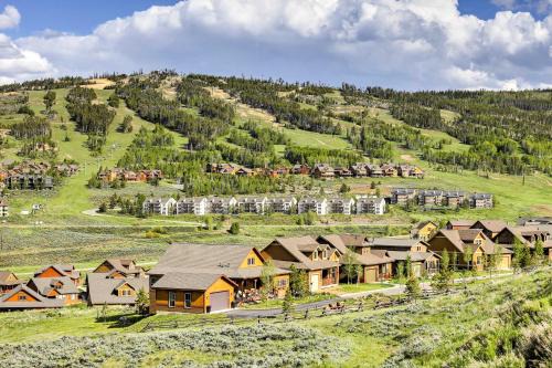 Ski, Soak & Explore! Granby Getaway w/Mtn Views in Granby
