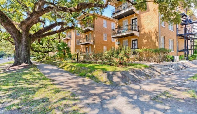 Small Studio Condo -Private balcony -Free Parking in Mobile