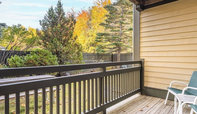Smugglers Notch | Ski Escape | Pools & Slopes | 3BR Sleeps 10 in Smugglers Notch