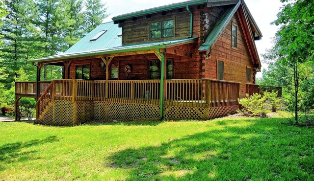 Spacious 4-bedroom cabin in Jefferson, NC, perfect for family getaways! in Jefferson