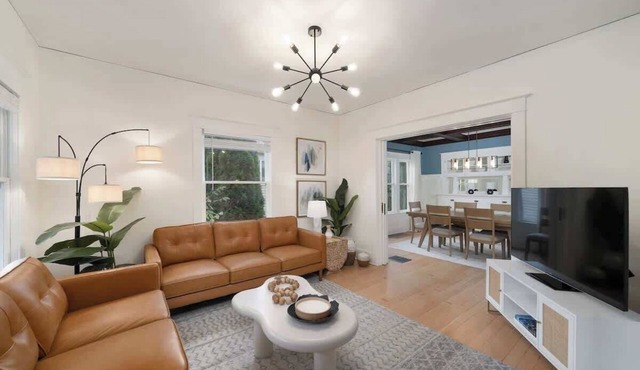 Spacious 5BR Sunlit Craftsman - 5BD/2BA - Arcade in Portland