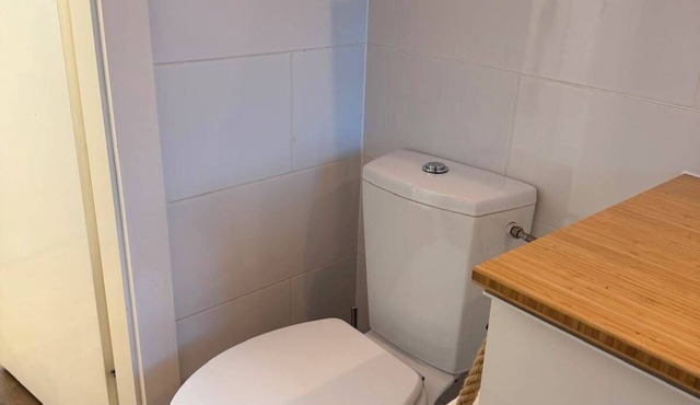 Spacious Apartment Near Vienna Schwechat Airport I Parking & 2 Bedrooms