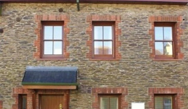 Spacious Comfortable Holiday Home in the Heart of Dingle in Dingle