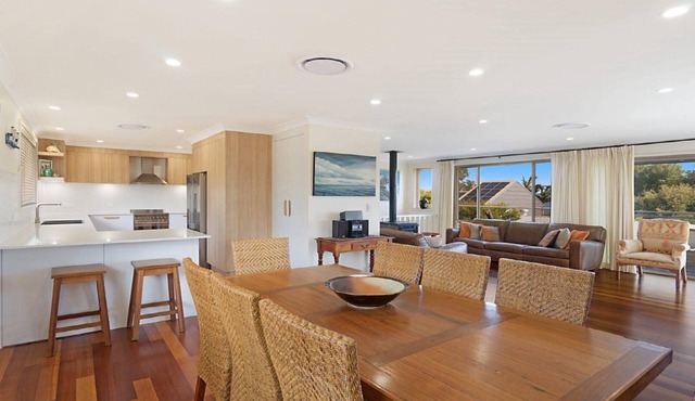 Spacious Family Retreat by HolidayCo. in KILLCARE HEIGHTS
