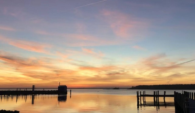 Spectacular Sandy Beach & Private Dock Retreat in Charming Dewey Beach- AC/Wifi in Dewey Beach