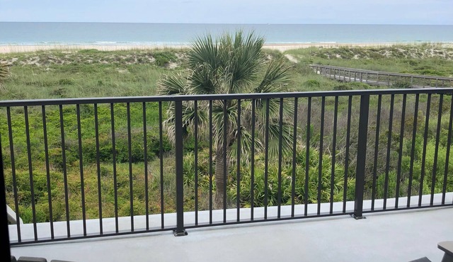 St Augustine, Remodeled Oceanfront 3-Bedroom with Beautiful Views. Great Deal in St Augustine Beach
