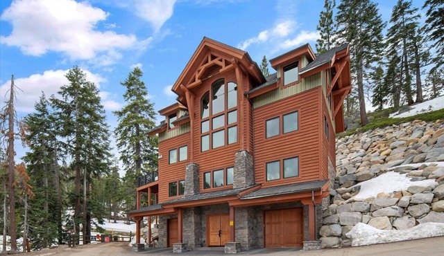 Stage Coach Run | 5-Bedroom Stateline Retreat with Private Hot Tub, Game Room, and Home Theater in Stateline
