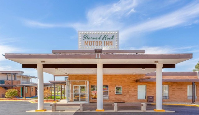 Starved Rock Motor Inn in Streator