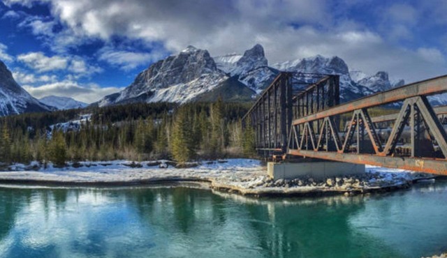 Studio Suite Within Walking Distance To Downtown At Falcon Crest Lodge in Canmore