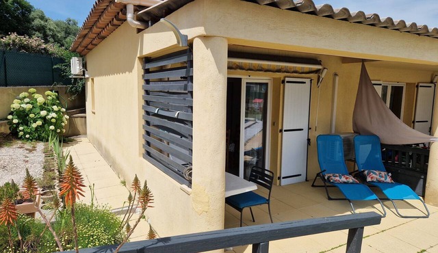 Studio with terrace in Carros near the sea and mountains. in Carros