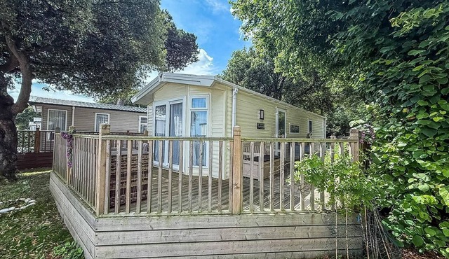 Stunning caravan with decking at Azure Seas in Suffolk ref 32055AZ in Lowestoft