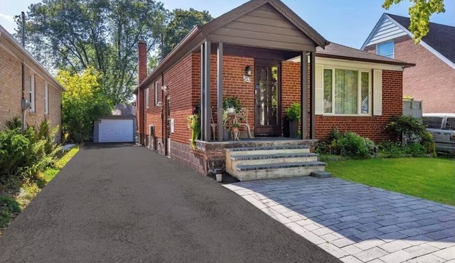 Stunning Home in Toronto: Family-Friendly Neighbourhood in Toronto