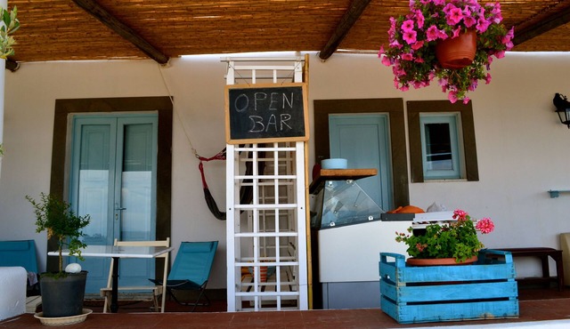 The Cave - panoramic studio with patio, Villa Paradis, Lipari in lipari