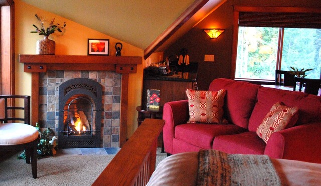 "THE LOFT" romance, luxury, stunning water and mountain views! in Sequim