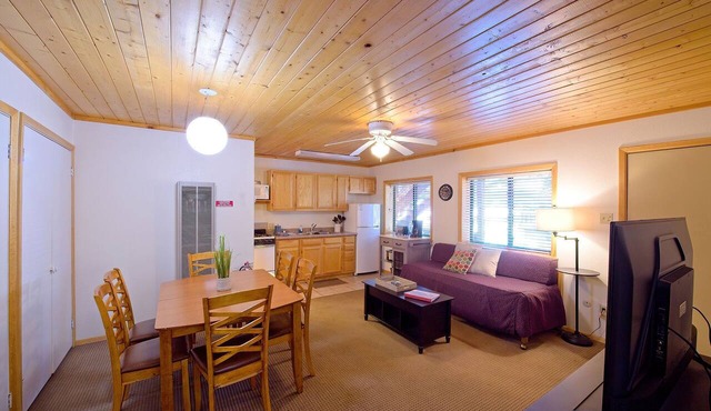 Thunderbird Lodge in Red River