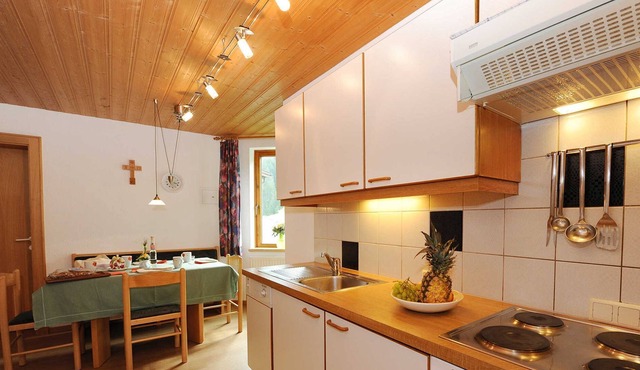 Top equipped apartment in a prime location, 4-5 persons, sauna, free Wi-Fi, entrance cross-country skiing / winter hiking trail, extra beds 2.20 m - Apart Zimalis ****