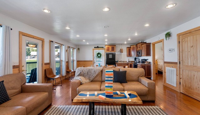 Trails End Cabin with a hot tub, fire pit, & indoor pool! in Bryant