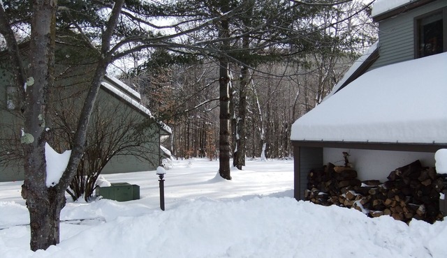 Tranquil 3 B.R Condo - 2 miles to Sugarbush Ski Resort in Warren