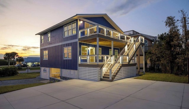 TropiCorner - Ocean Views/Hot Tub/Steps to Beach in St. Augustine