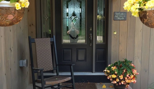 Upscale Loft Queen BR's in home with stunning Green Mountain & Adirondack views in Underhill