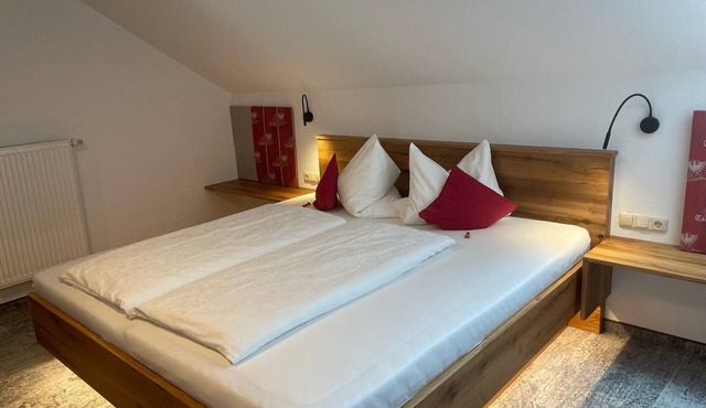 Vacation apartment 9 with east-facing balcony - Apartment Rief - at home with the hiking pro