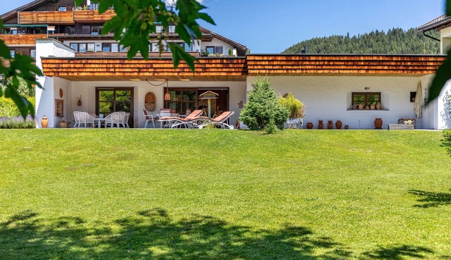 Villa “Mona Lisa” with Mountain Views, Private Terrace, and Wi-Fi