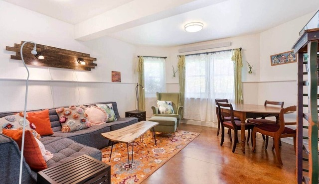 Walkable Sellwood 2BR Apartment in Portland