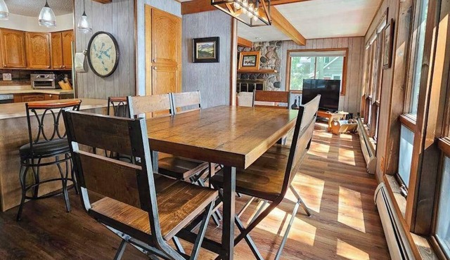 Waterfront home between 2 lakes w/heated porch, dock & kayaks in Manitowish Waters