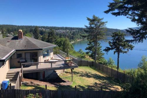 Waterfront, Sunsets and Mountains in Port Townsend