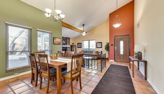 Willow Bend: 4-Bedroom Tranquil Escape in Bedford