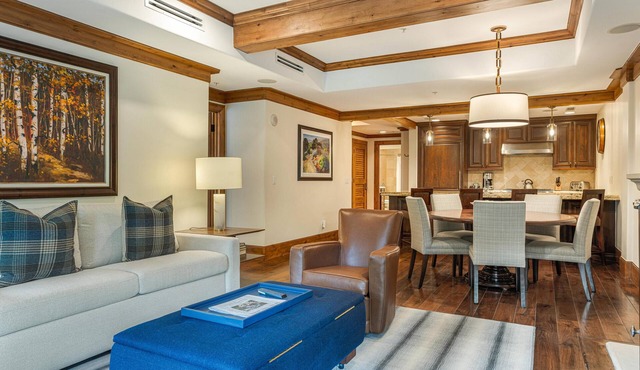 Willows 102 | Elegant Ground-Level 2BR with Park-View Patio in Vail